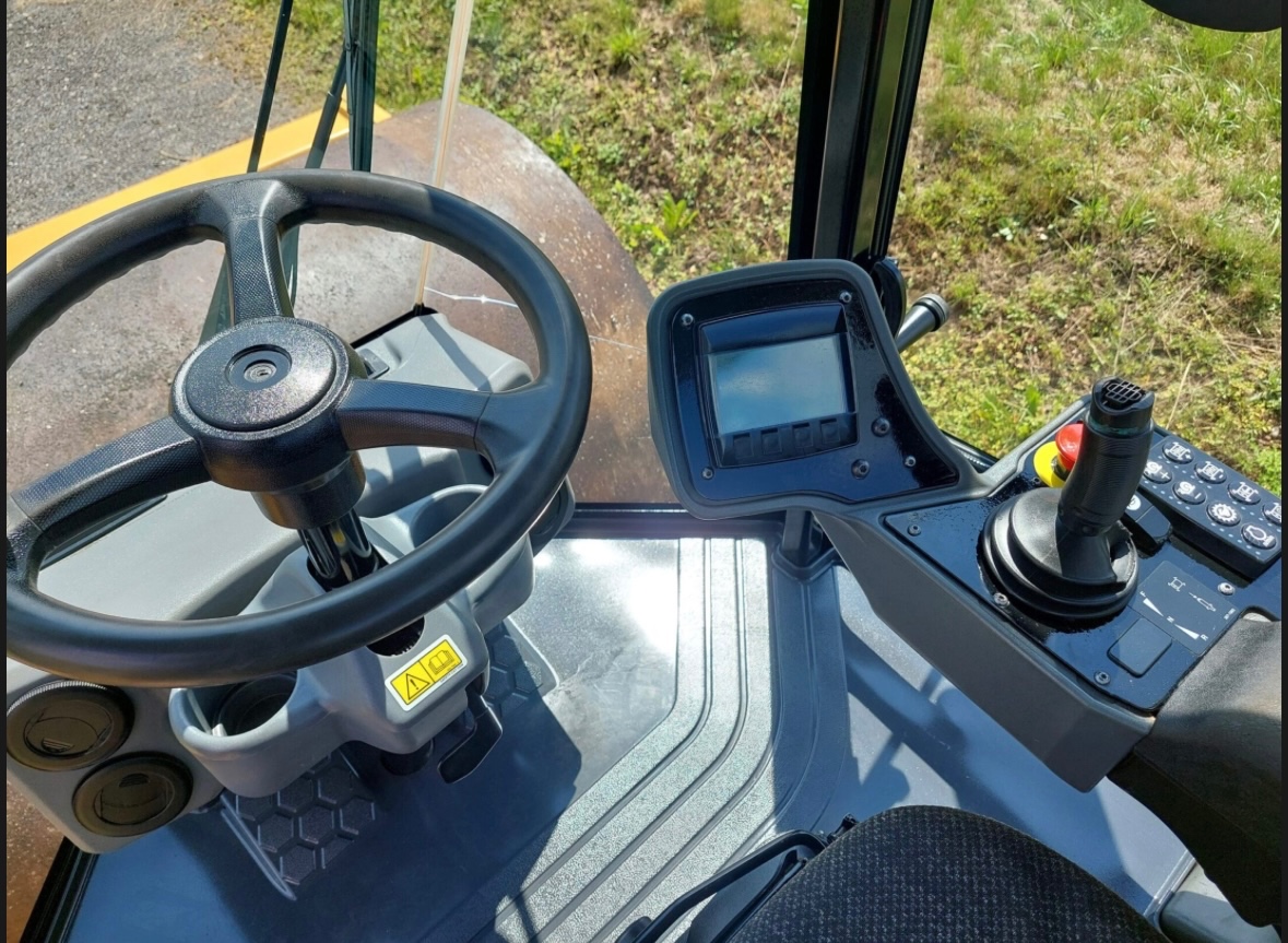 Valec Caterpillar CS64B - 6