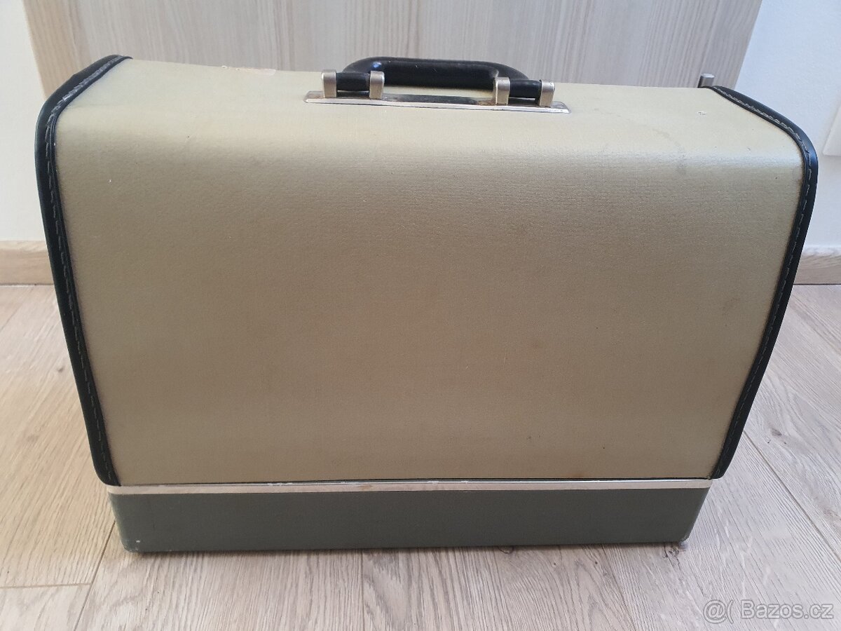 Starší šicí stroj - 6