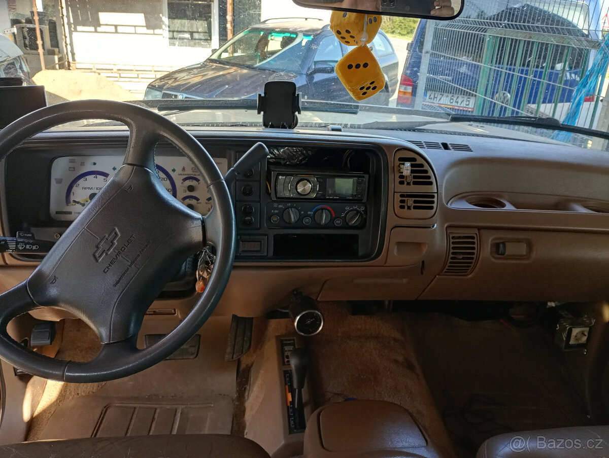 CHevrolet Suburban -DIESEL- 4x4 - 6