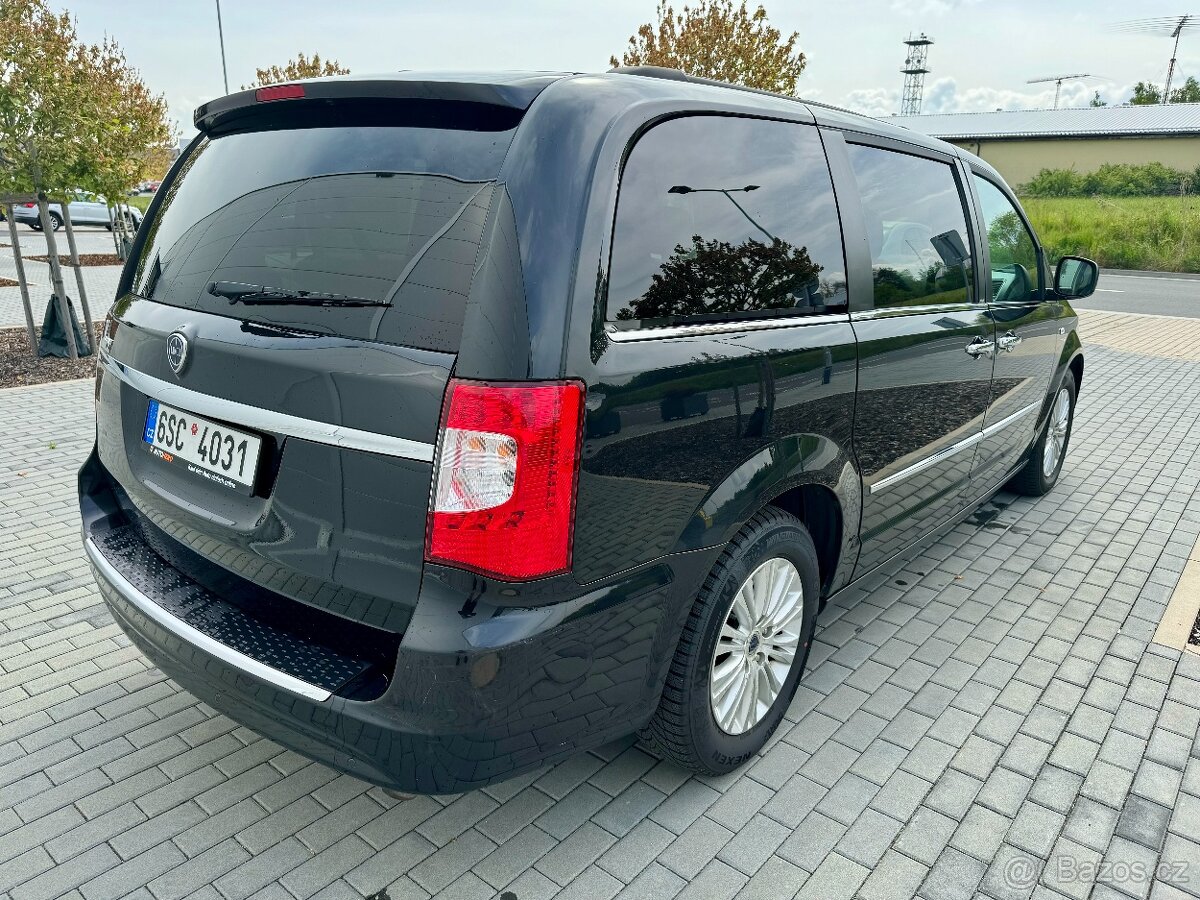 LANCIA VOYAGER 2.8CRD GOLD STOWnGO 7 míst - 6