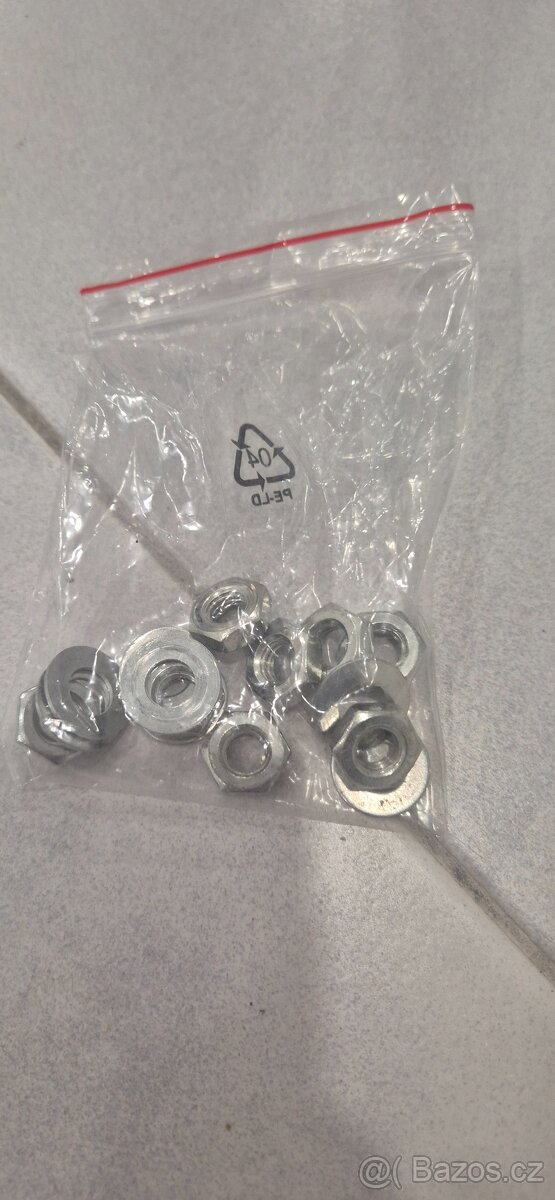 Prodám bílý jídelní stůl - 6