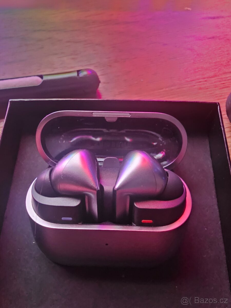 Samsung Galaxy Buds3 Pro stříbrné - 6