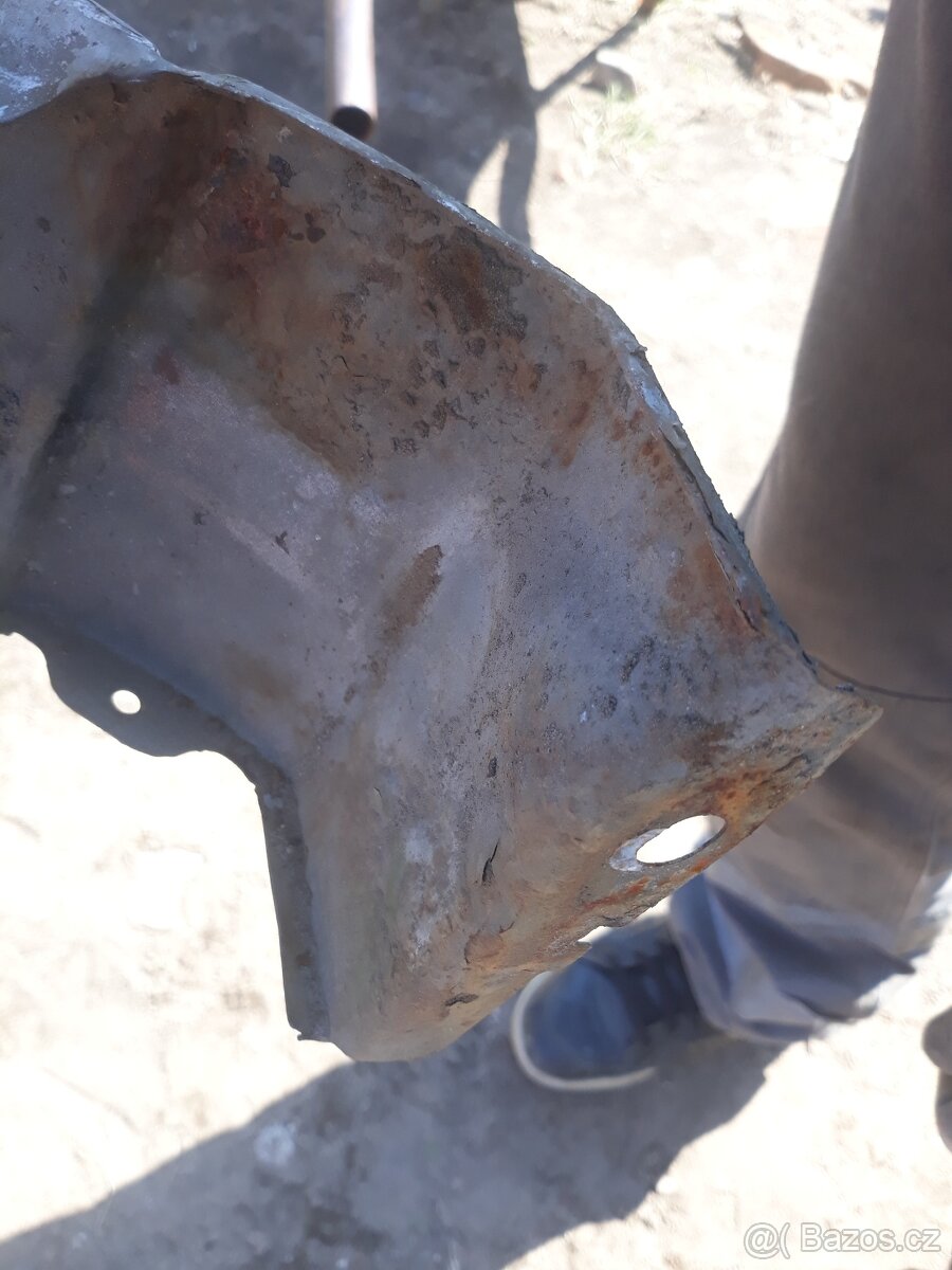 Levý a pravý přední blatník Ford Mondeo MK3 - 6