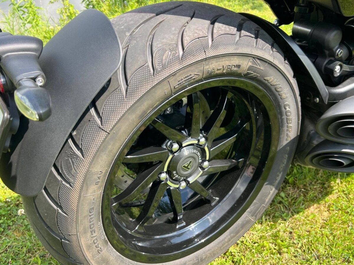 Triumph Rocket 3 R STORM 2024 - 6