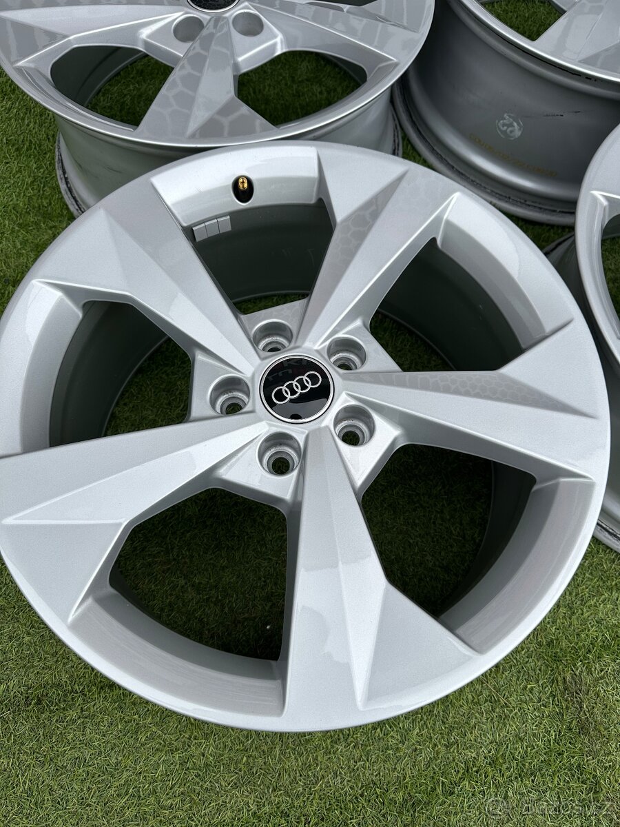Audi A3 - ORIGINÁLNÍ SADA DISKŮ 18 - 6