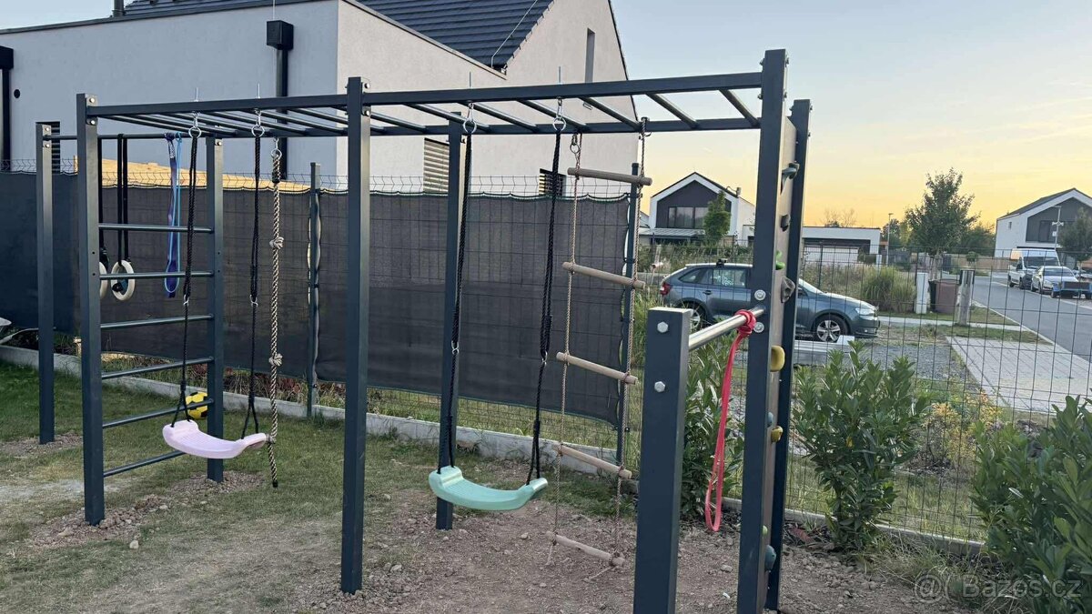 🏋️ Workoutové hřiště 2.0 – multifunkční venkovní konstrukce - 6