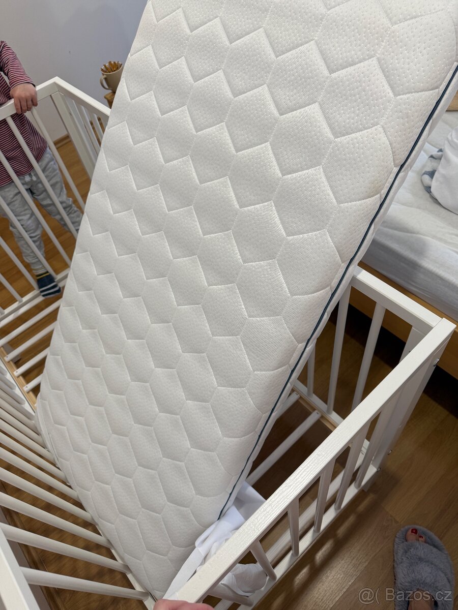 Bílá dětská postýlka s matrací v TOP stavu - 6