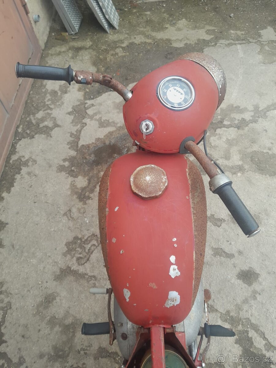 Jawa kývačka 125 - 6