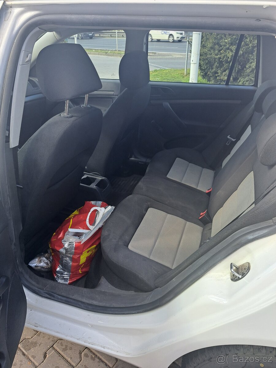 Škoda Octavia 1.6 kombi - 6