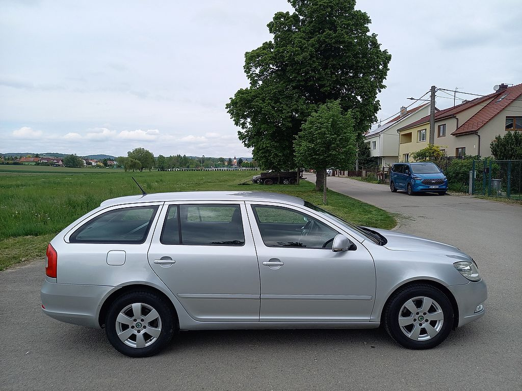 Škoda Octavia, 1.6TDi-klima-alu-výhřev-ČR - 6