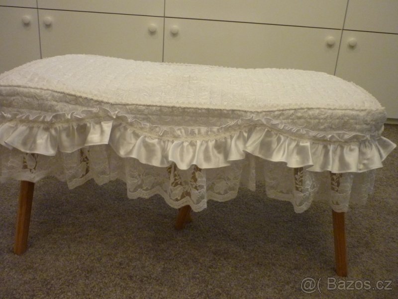 Vyšívané ubrusy a polštářek - 6