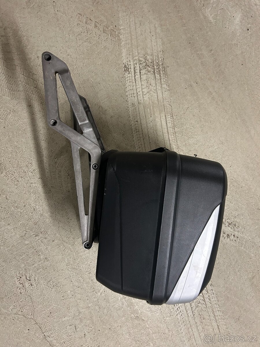 Prodám kufr Givi Bold (32 l) s plotnou - 6