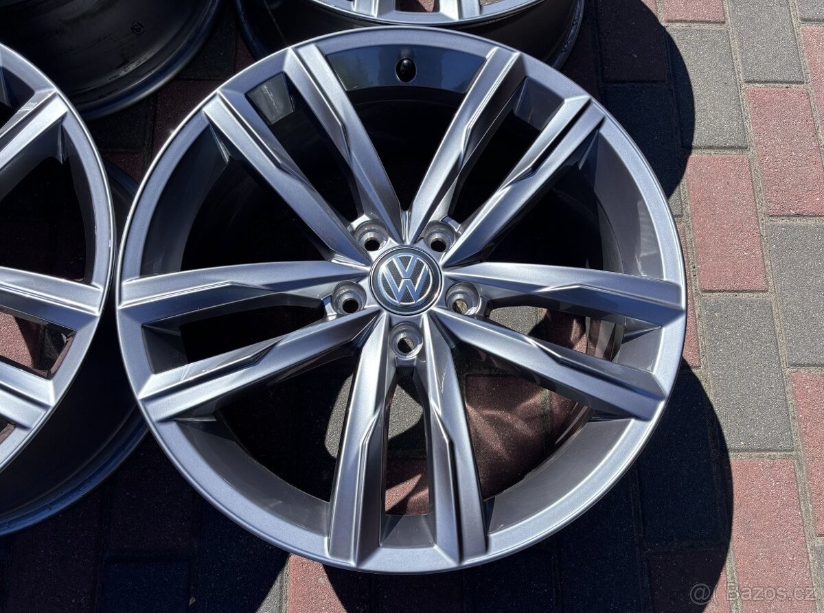Alu kola Originál Vw Passat B8 model Dartford R18 - 6