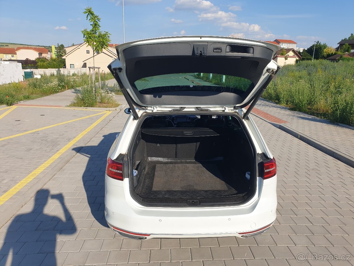 VW Passat Variant R-line 2,0 BiTDi 4x4 - 6