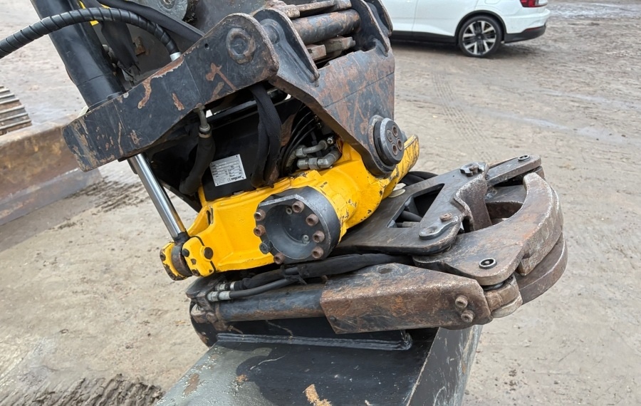 Prodám minibagr Wacker Neuson, 2013, 4580mth - 6