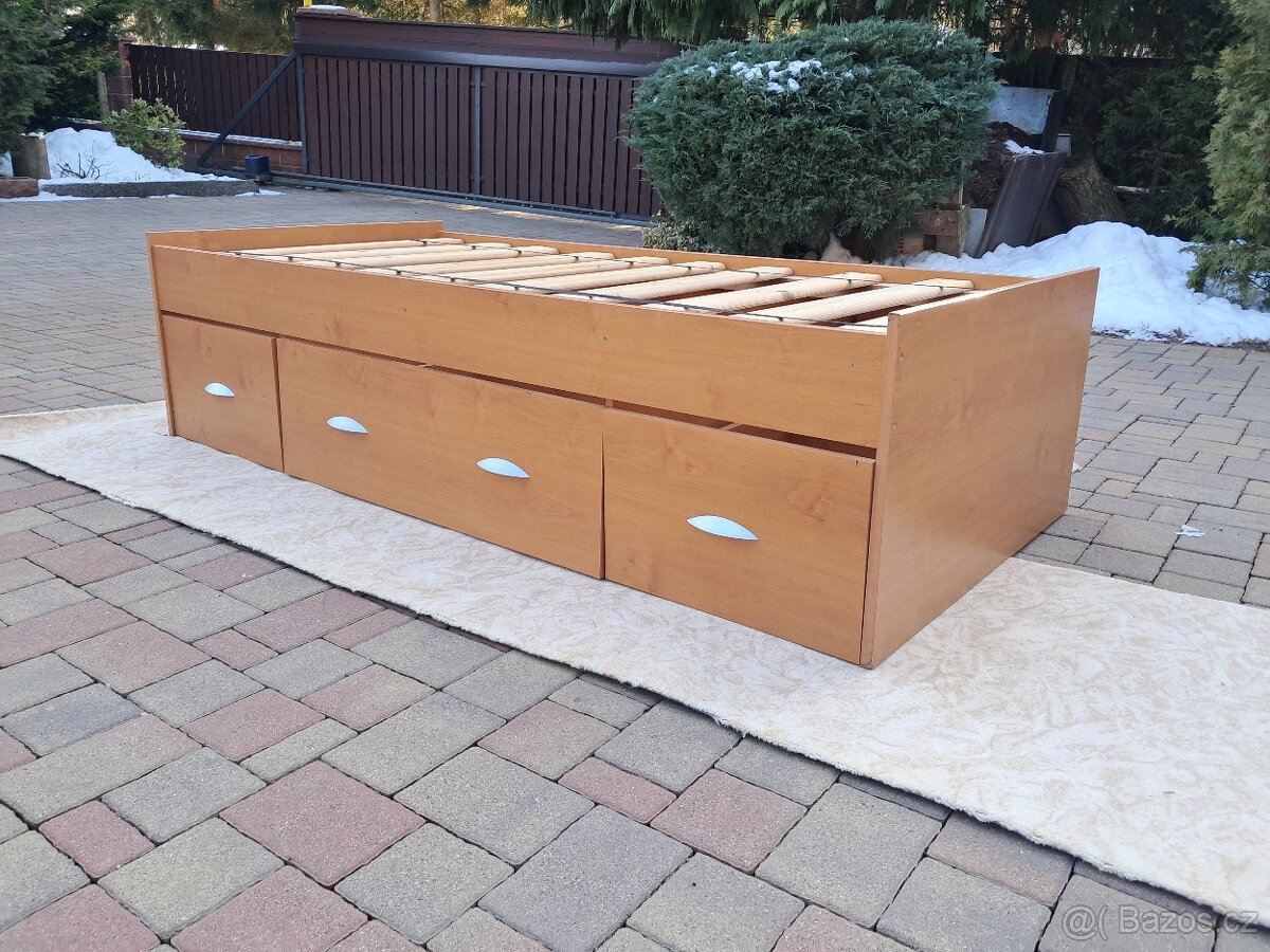 POSTEL S ROŠTEM A TŘEMI ŠUPLATY - 6