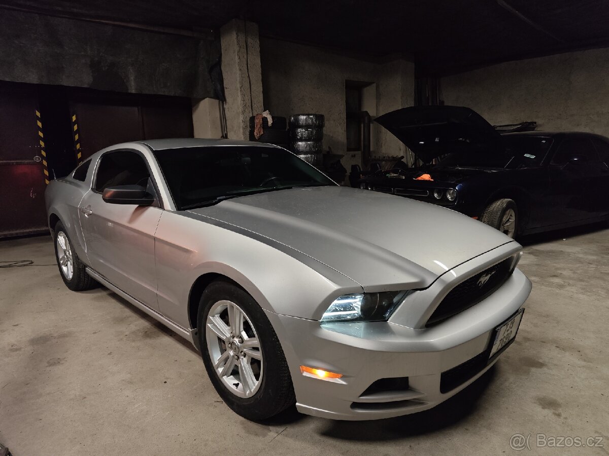 Ford Mustang 3.7 - 6