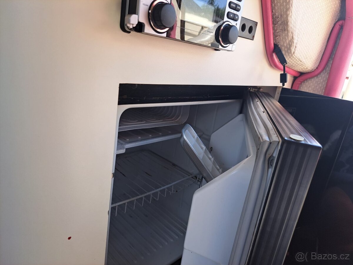 Motorová kajutová loď Baja Force 275 - 6