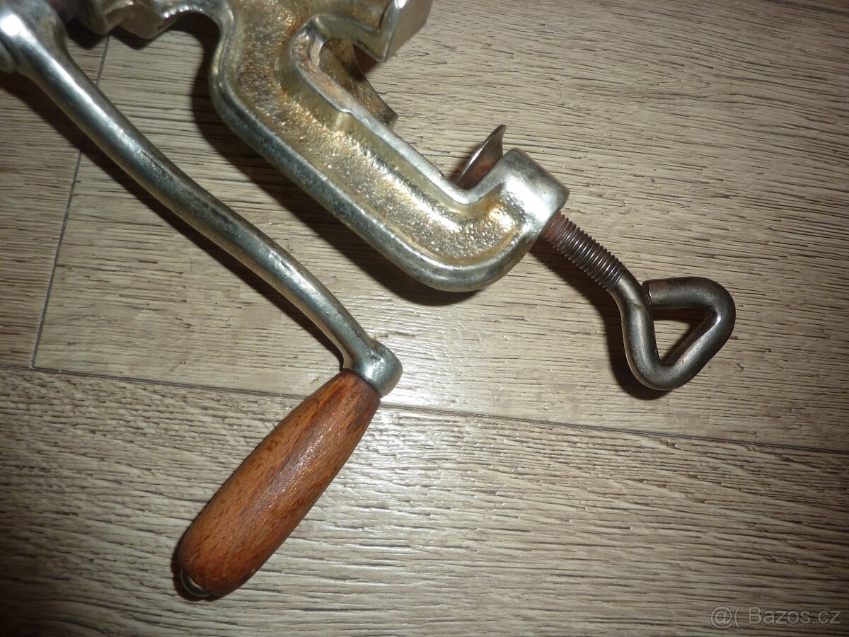 Starý mlýnek na maso SFINX vel.5 - 6