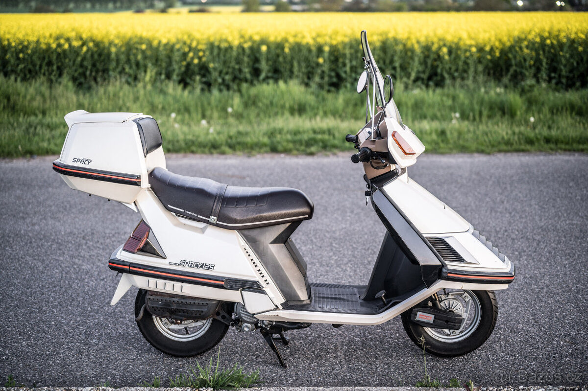 Honda Spacy 1986, najeto jen 11 tkm, první skútr s mrkačkou - 6