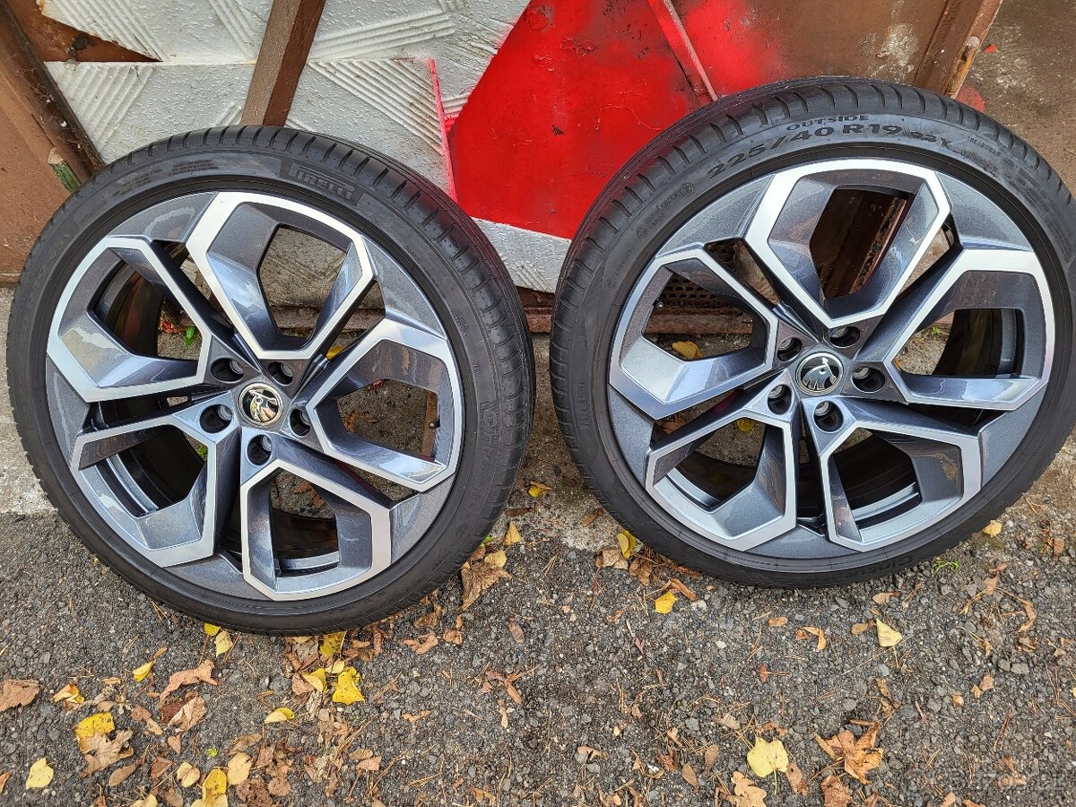 19" letní Škoda Octavia IV RS ALTAIR original 225/40/19 6mm - 6