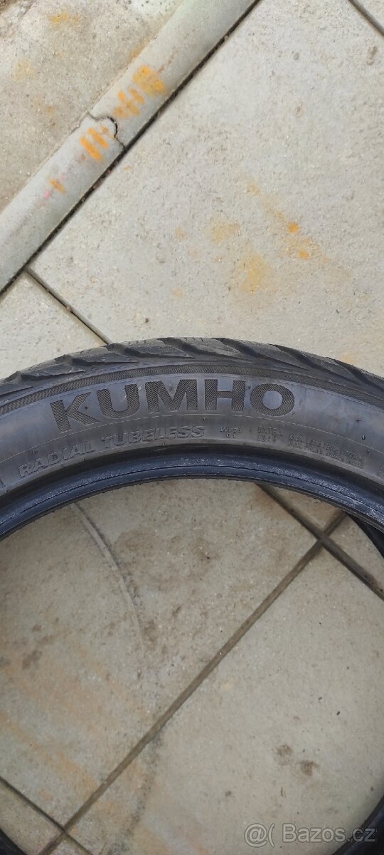 Kumho 245/40 r18 - 6