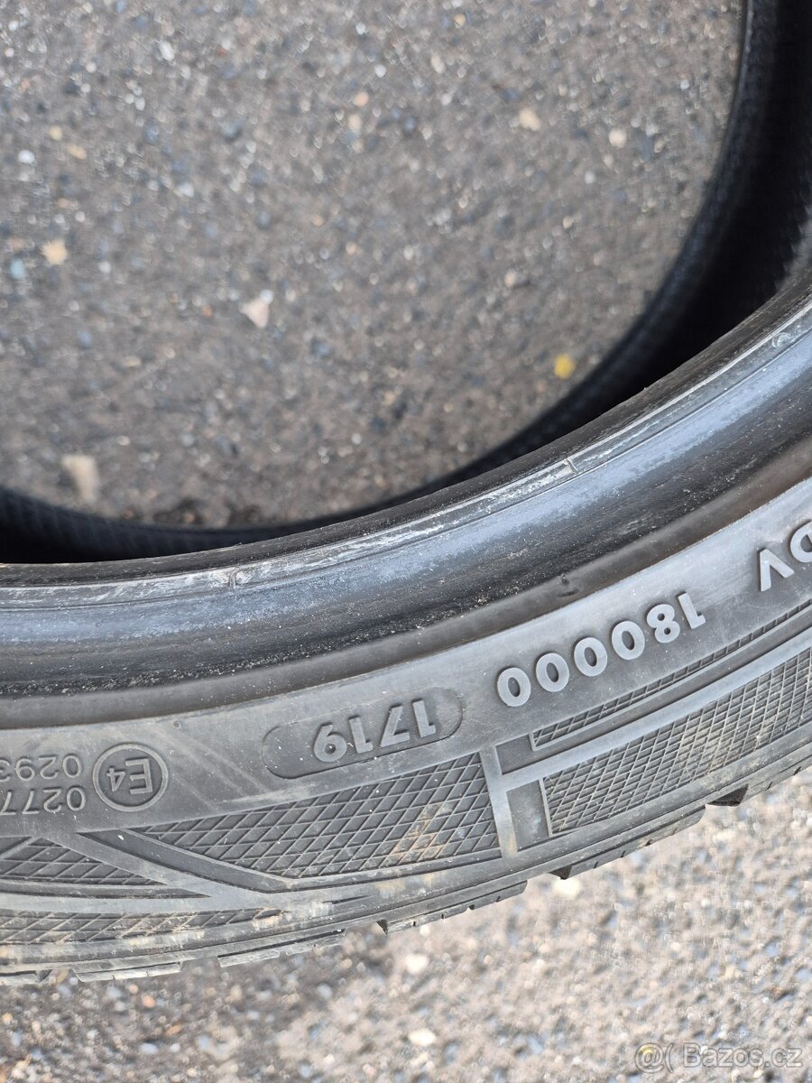 235/40r19 -Zimni 2ks Vredestein 6mm - 6