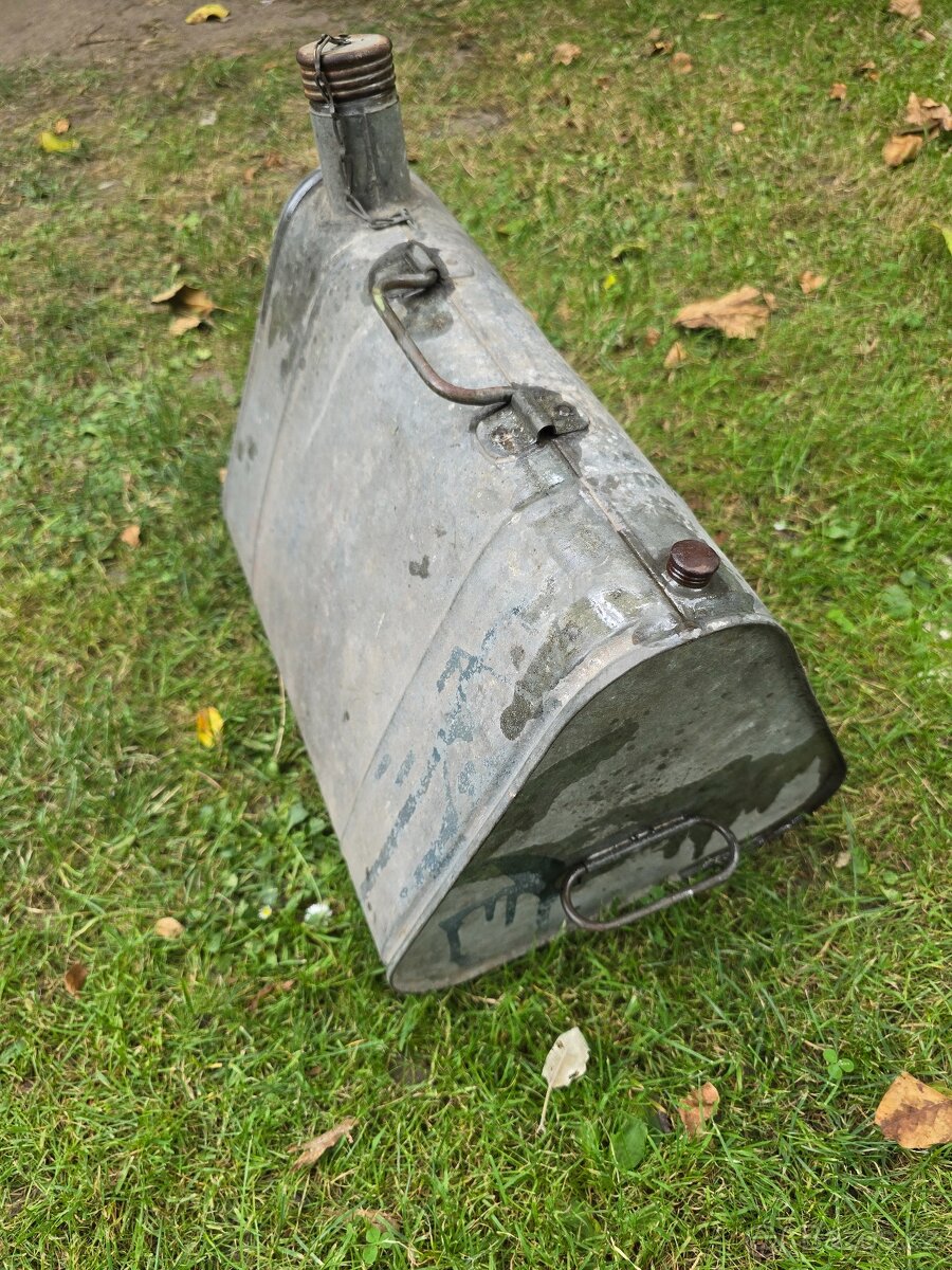 Kanystr 20L trojúhelnikový KSVD Praha Východ - 6