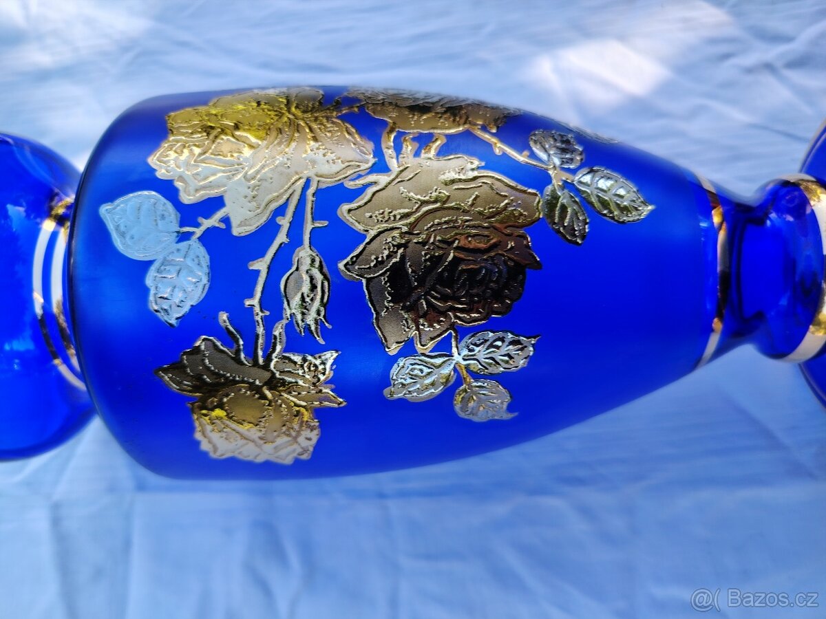 Modrá skleněná váza se zlatým motivem - 6