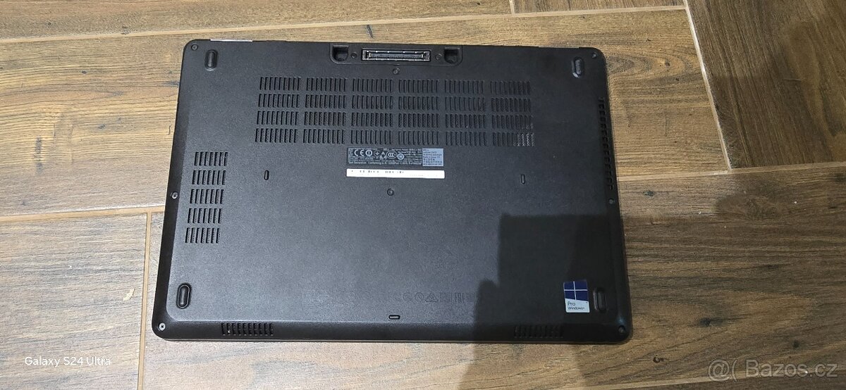 Krásný menší notebook Dell - 6