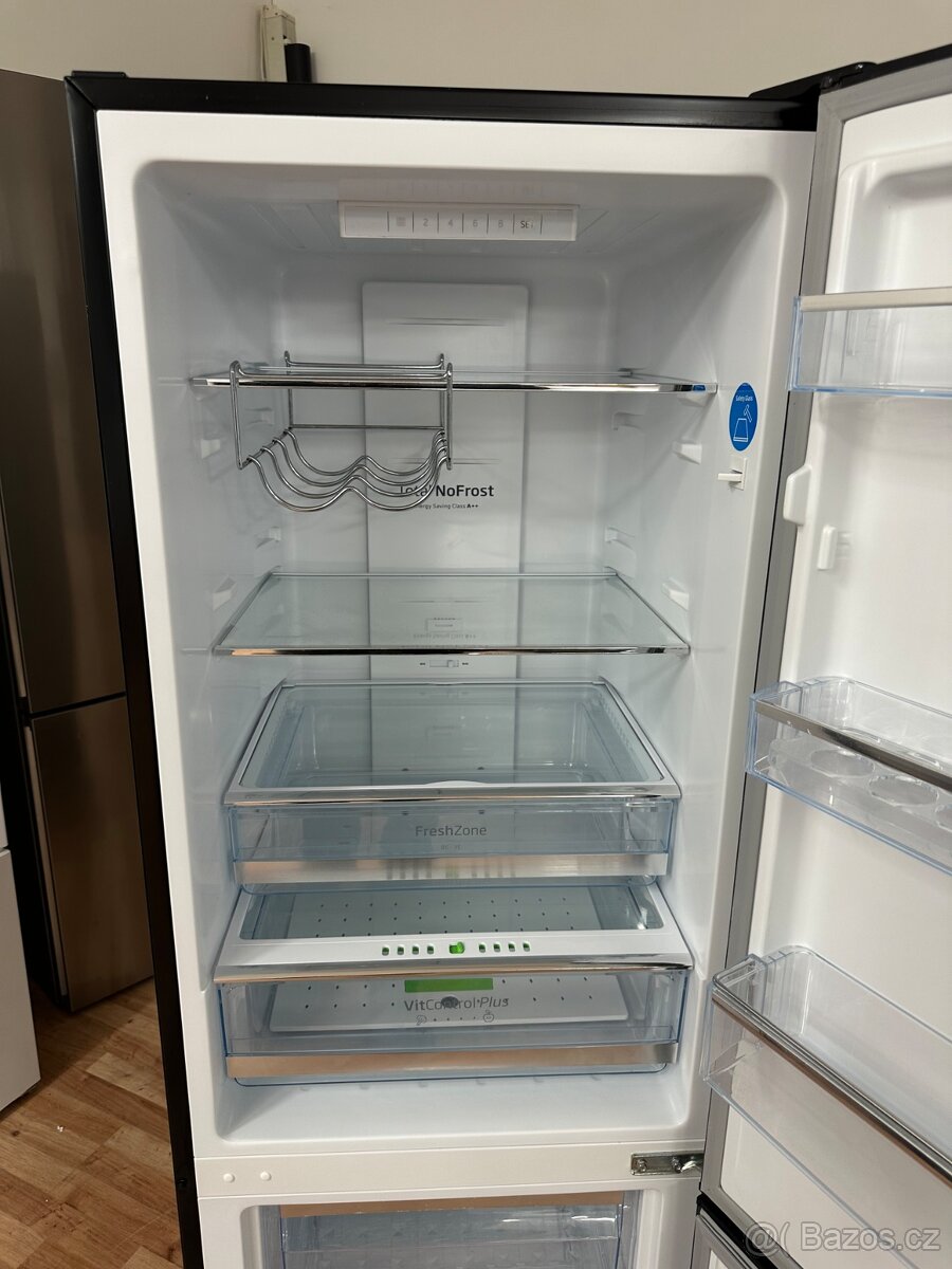Lednice s mrazákem Amica (288) - 6