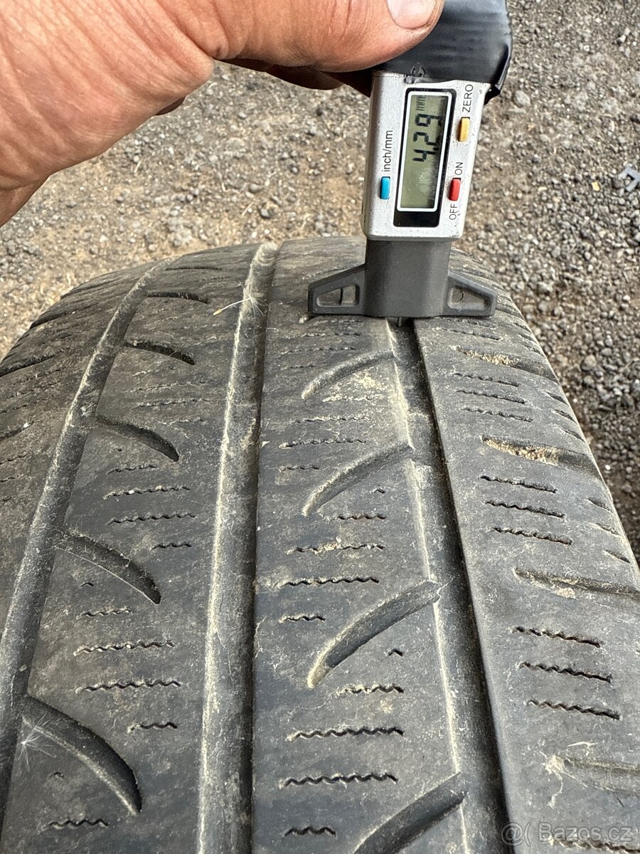 Pneumatiky  zimní 215 /70R15C Yokohama WY01 - 6