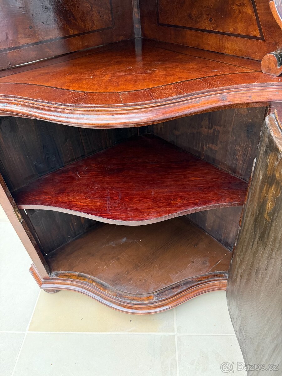 rohová vitrina Neobaroko - 6