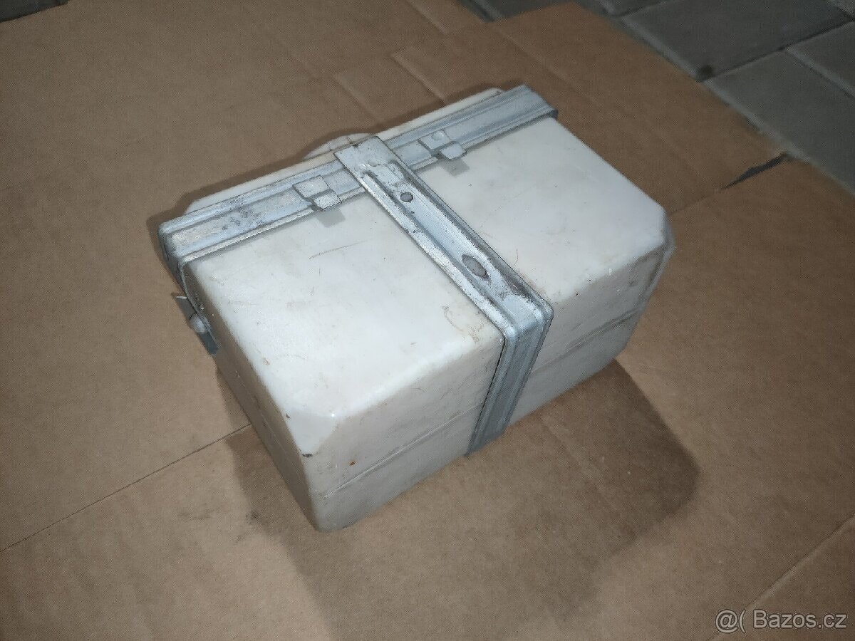 Nepoužitá nádobka ostřikovačů Škoda 100 - 6