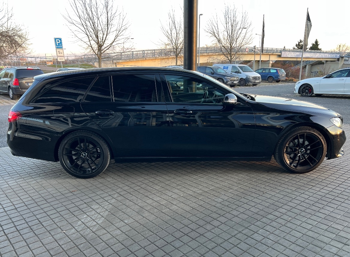 MERCEDES-BENZ E220d - 6