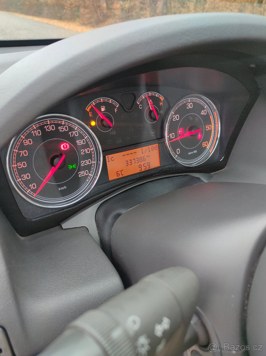 Fiat Croma 1.9 JTD Multijet, 110kW/140k, r.v. 2010 - 6