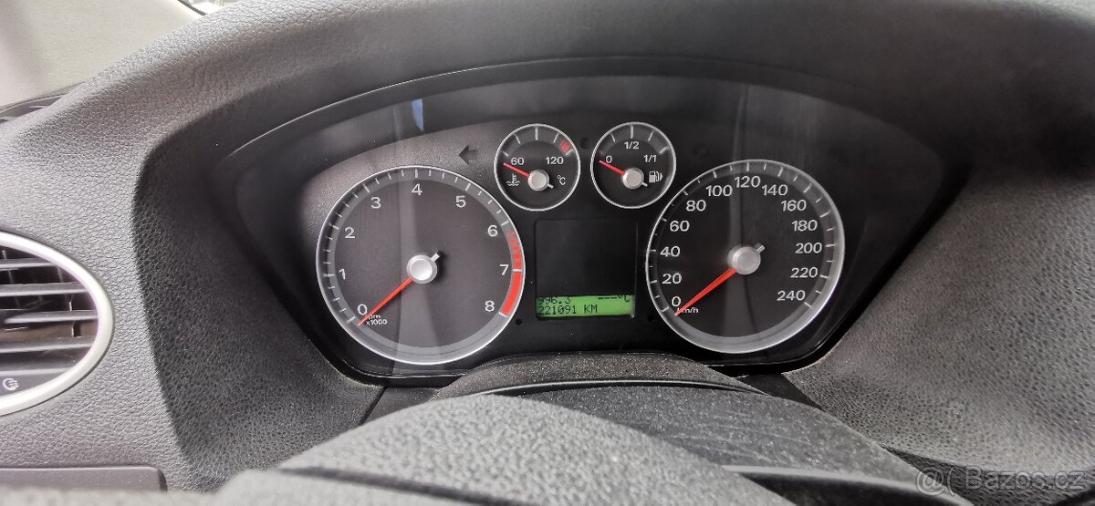 Ford Focus 1.6 85kw r.2005 - 6