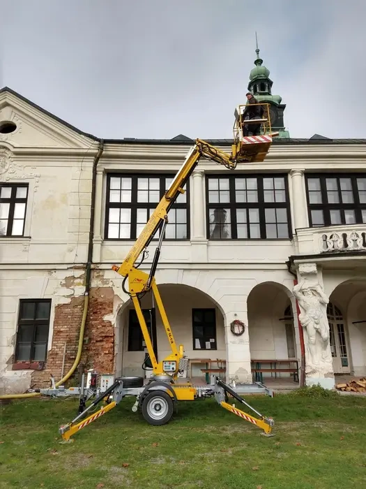 Pracovní přívěsná plošina INREKA – 19 m, vlastní pojezd, TOP - 6