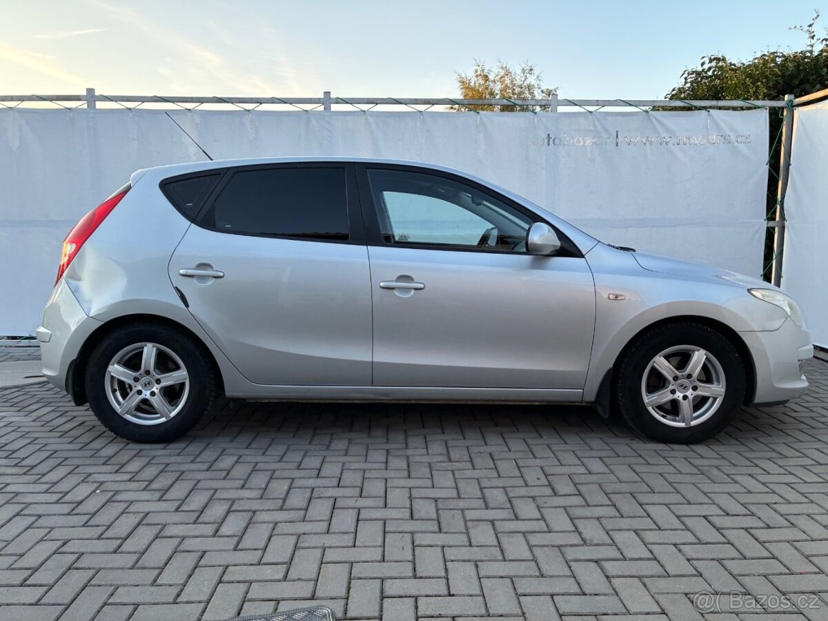 Hyundai i30, 1,6CRDi 85kW 2.maj. STK 09/2027 - 6