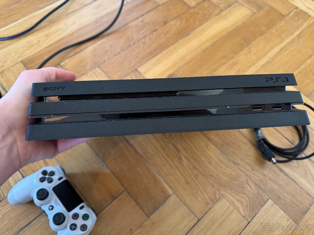 PlayStation 4 Pro (1TB) - 6