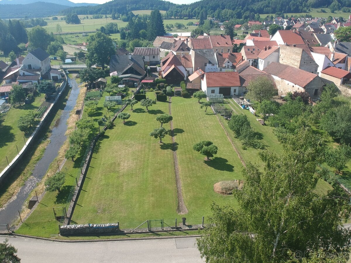 Prodej rodinného domu s pozemkem Chvalšiny, okr. Český Kruml - 6
