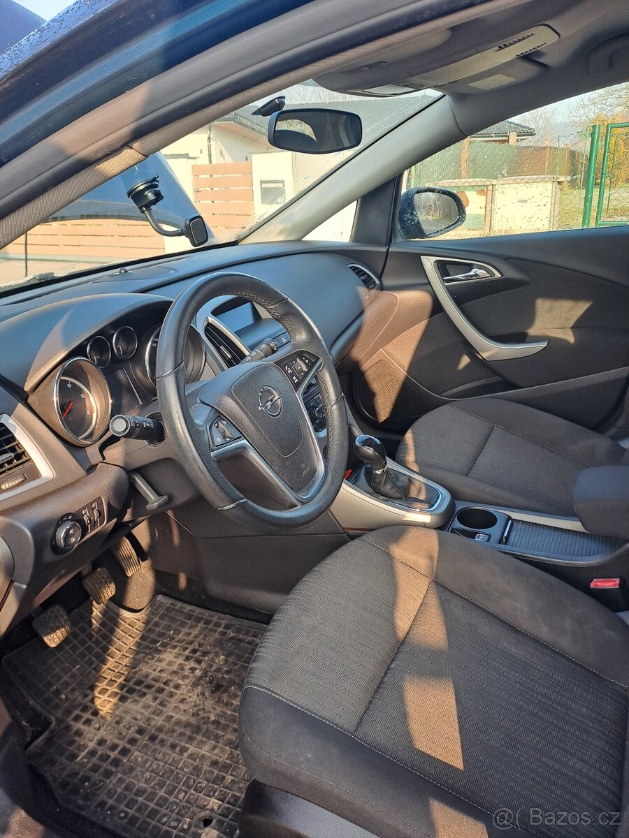 Opel Astra J combi - 6