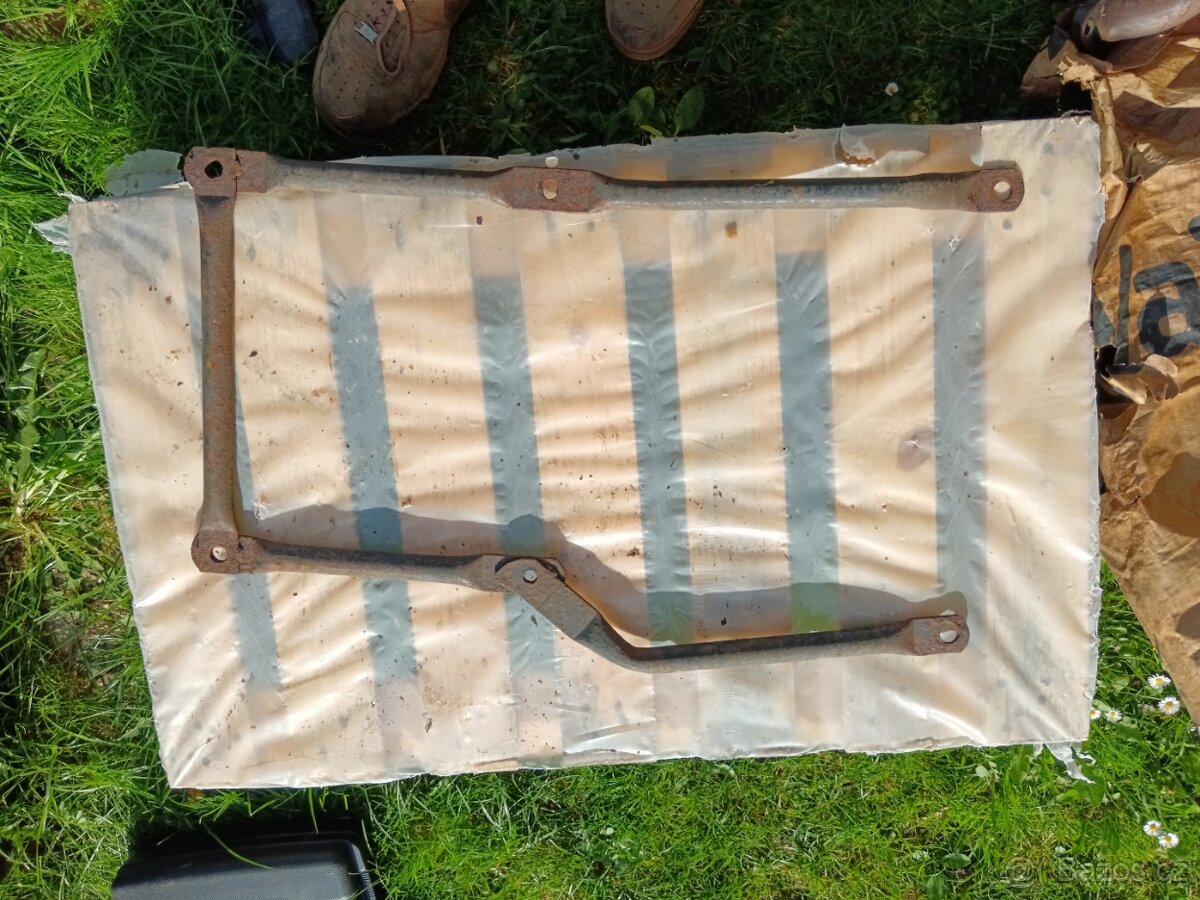 mazda mx5 plastové podběhy,plechy,kryt motoru - 6