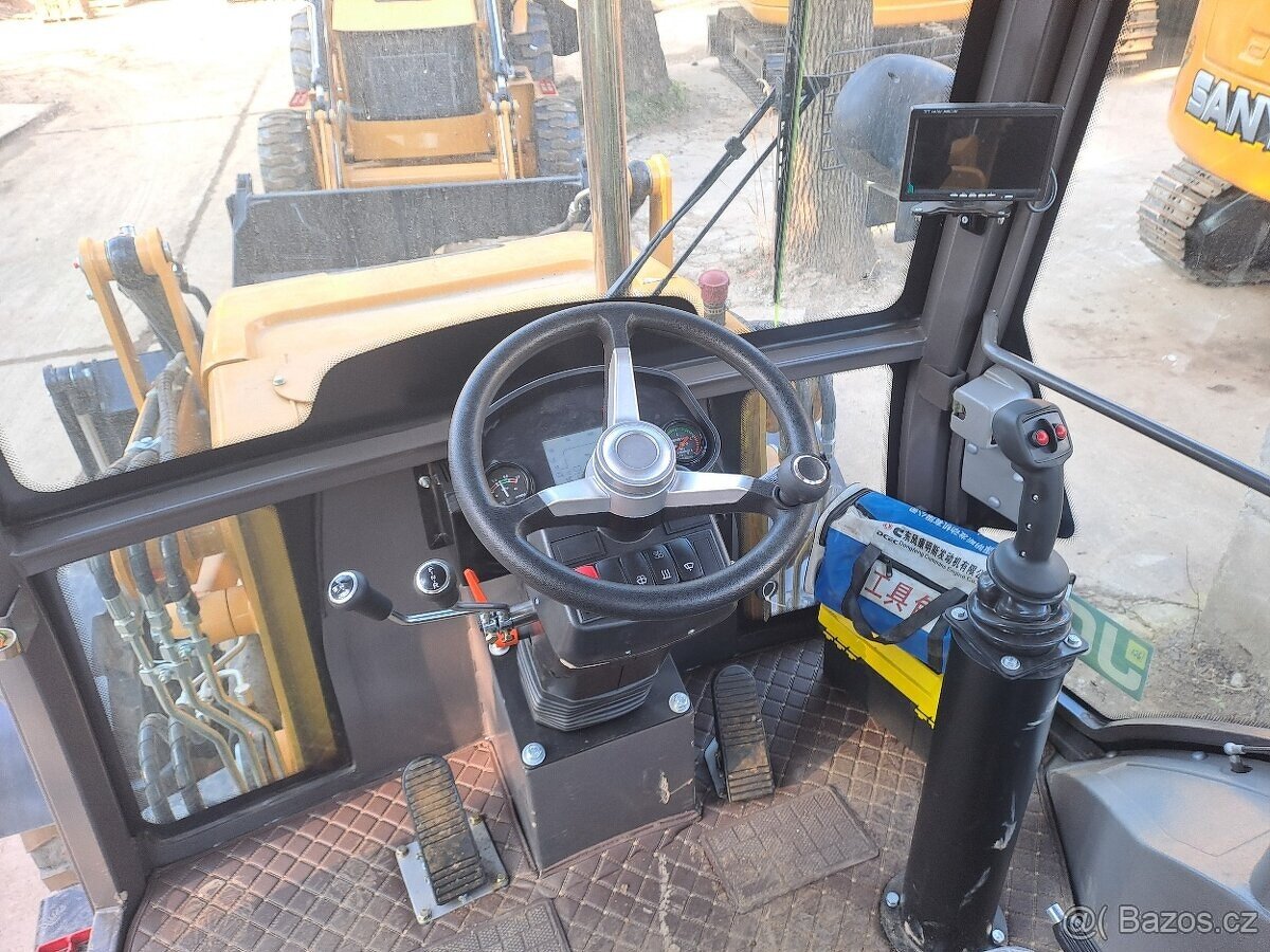 TRAKTORBAGR NO NAME -4x4 NOVÝ VELIKOSTI JCB 3CX - 6