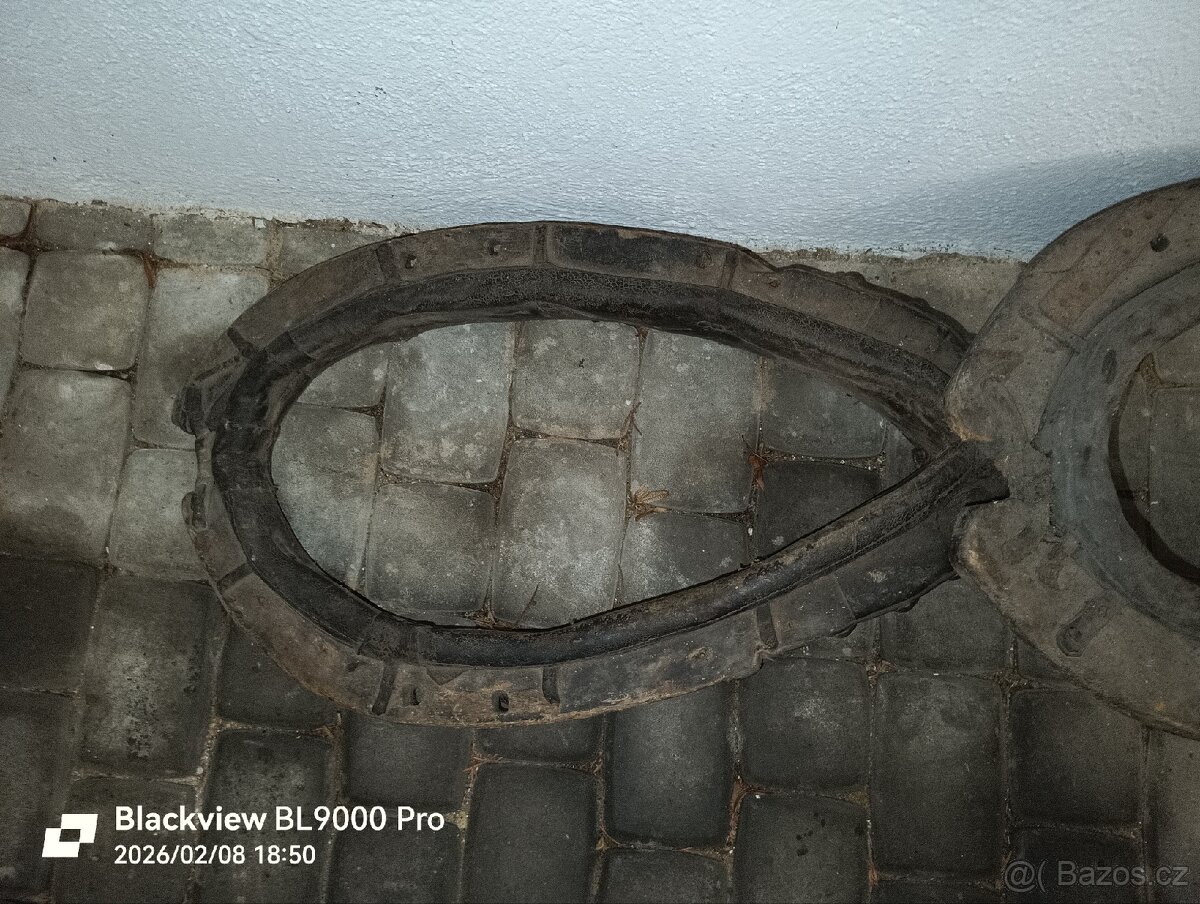 Prodám staré koňské chomouty – 4 ks. - 6