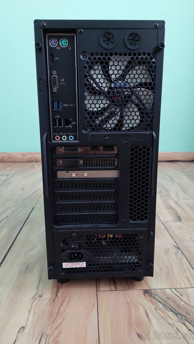 Starší počítač s monitorem - 6