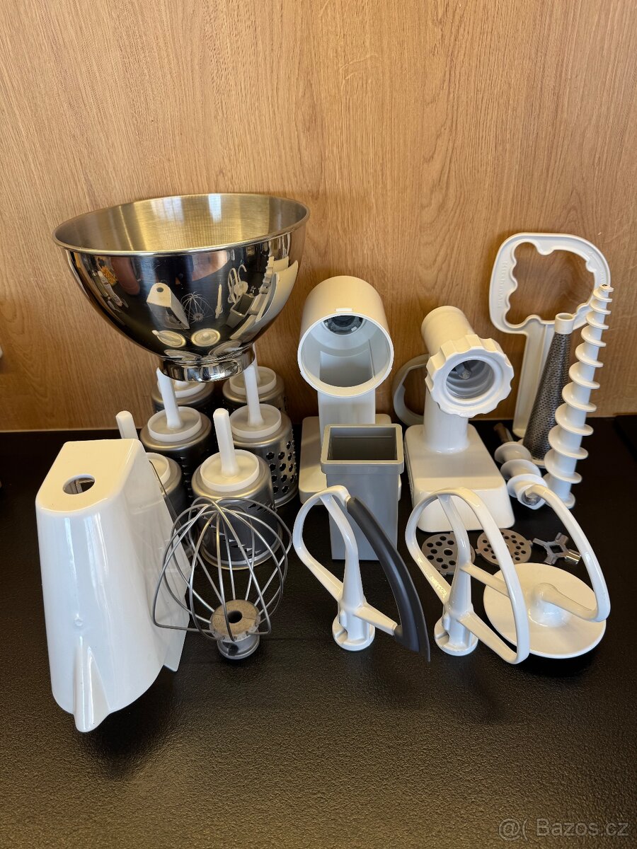 REZERVACE Kuchyňský robot KitchenAid Artisan + příslušenství - 6