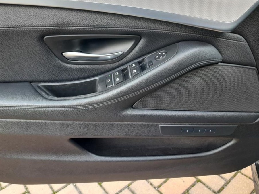 BMW Řada 5 F11 530D xDrive 190kw M packet Facelift mod.2014 - 6