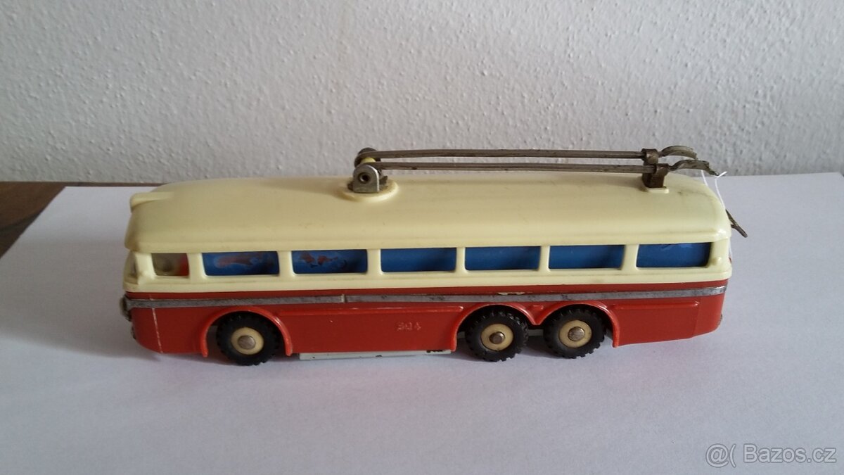 Stará hračka Ites trolejbus Tatra T 400 na klíček - 6