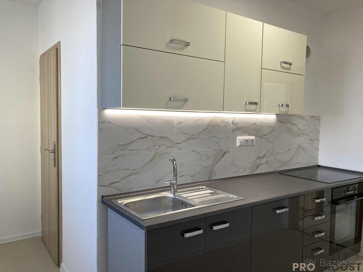 Pronájem byt 4+1, Nám. Svobody, Znojmo - 6